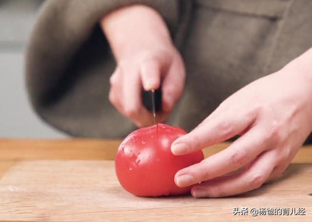 简单好吃的番茄剪刀面，搭配鸡蛋的营养，番茄的鲜酸，孩子特喜欢