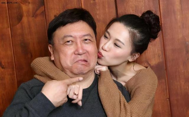 父亲是歪瓜裂枣，女儿却貌美如花？这7位星二代的长相好奇妙