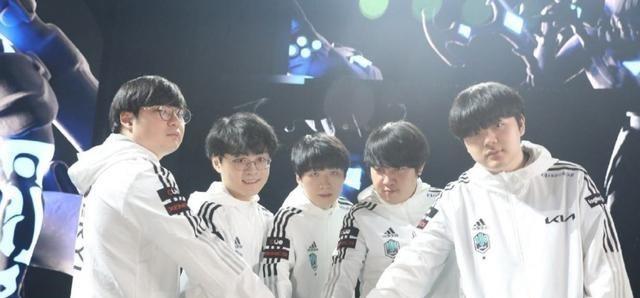 “奶死Faker、奶输EDG”管式毒奶重现，弹幕炸裂：管泽元闭嘴！