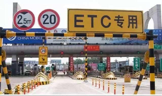 人工通道排长队，ETC通道却空荡荡，过来人一语道出其中“玄机”