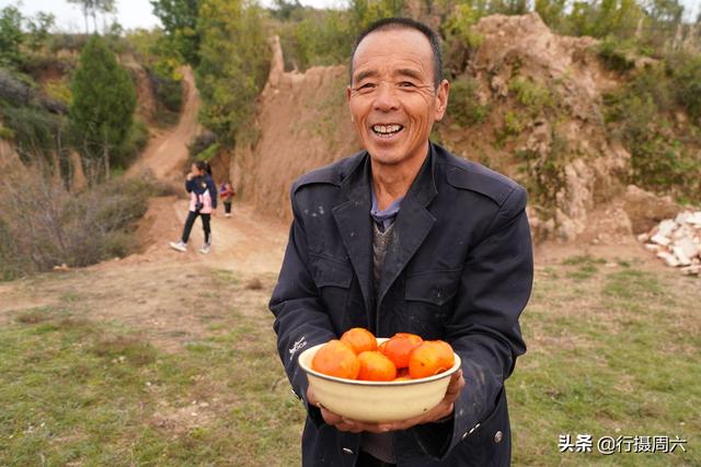 农村7旬奶奶到堂弟家干活，不要工钱管饭就行，背后有故事