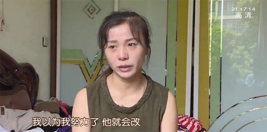 “白富美”女人惨被男友暴打抛弃，昔日姐弟恋，缘何会走到今天？