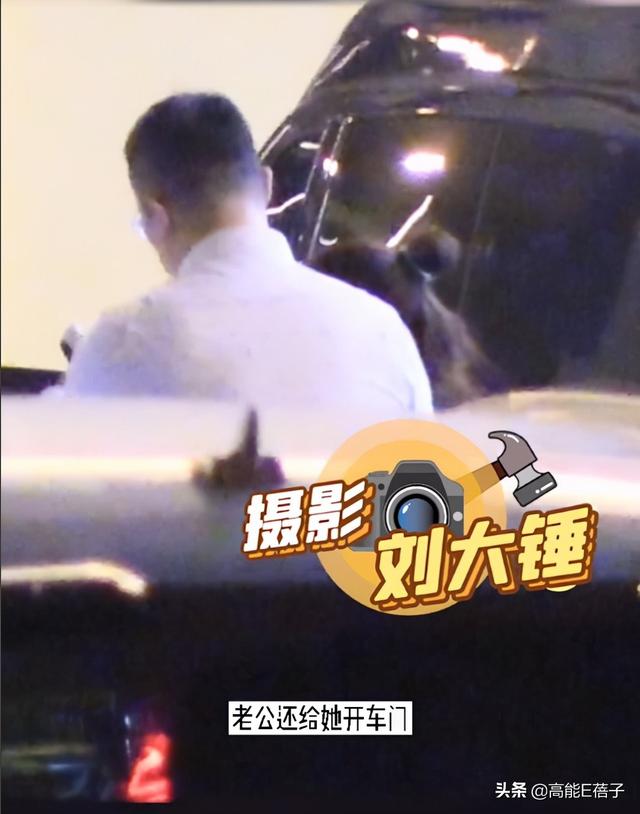 开放式婚姻？姚笛深夜被异性亲吻额头，丈夫曾被拍与女子举止亲昵