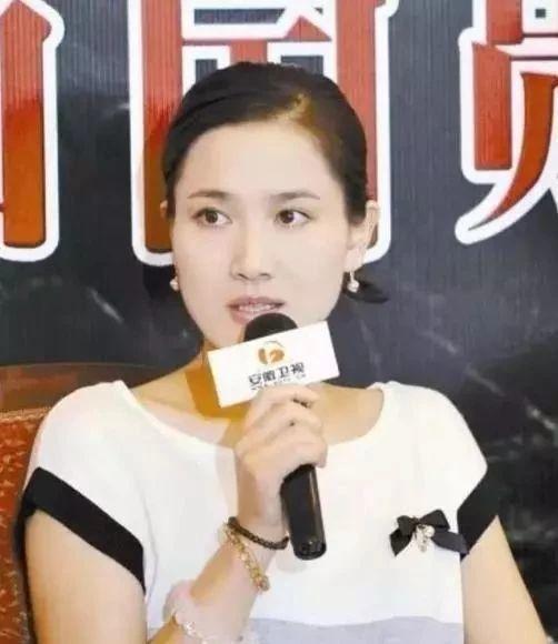 侯勇：经历过两段失败婚姻，第一段刻骨铭心，后50岁娶90后娇妻