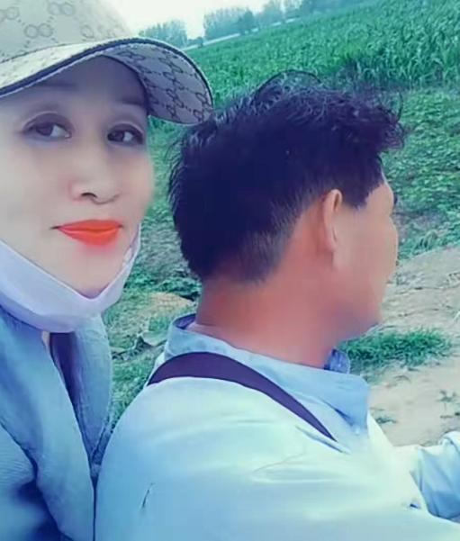 大衣哥经纪人再曝陈亚男离婚！称小伟不会与她复合，夫妻俩已分居