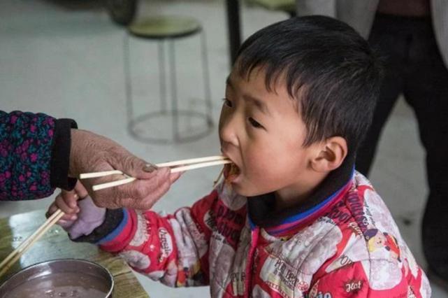 还在给孩子吃这样的早餐么？别怪我没提醒，影响发育长不高