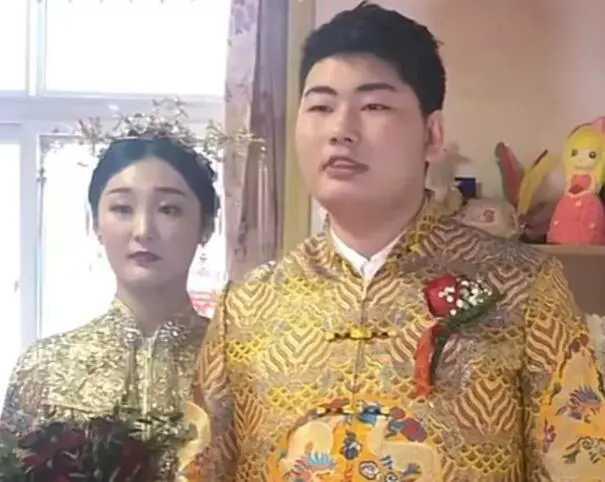 陈亚男回应与朱小伟婚变：我俩没离婚，我也从没要过550万分手费