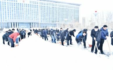 众志成城迎战暴风雪