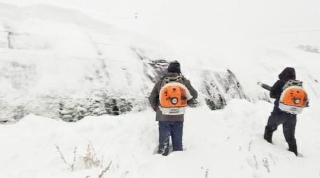 众志成城迎战暴风雪