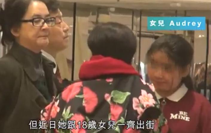 61岁港星胡慧中老公被捕不惜卖楼救夫，携女儿现身面容太憔悴