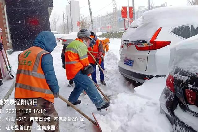 闻雪而动 昼夜奋战保畅通