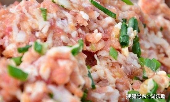 调肉馅时，酱油加生抽还是老抽？70%的人不懂，导致肉馅又干又柴