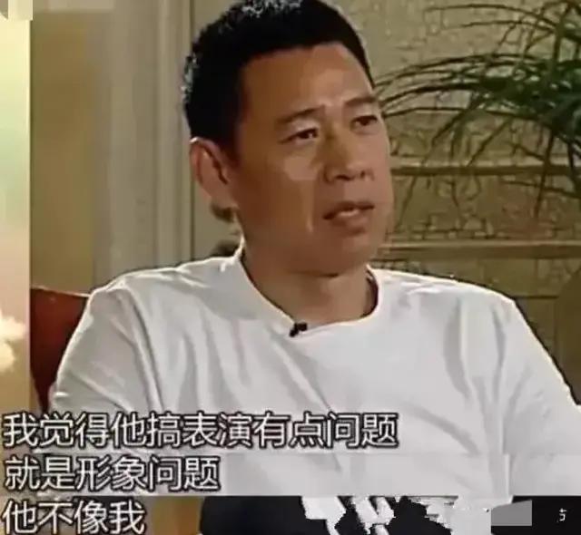 张博宇晒与母亲30年前后对比照，五官似张丰毅，61岁吕丽萍显苍老