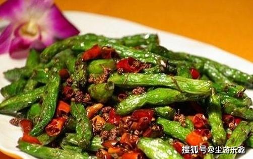 手把手教你做“干煸豆角”，简单3步，豆角麻辣爽口，一点都不油