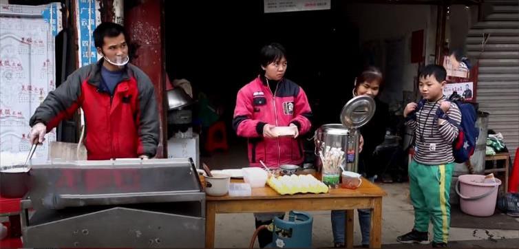 试管龙凤胎27周早产病危，父亲拒绝救治：不但花钱还会有后遗症