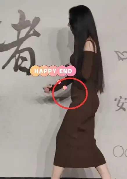 郭碧婷带女儿聚会：小奶黄“朝天辫”太可爱，向佐贴心为老婆挡驾