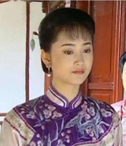 她当红时嫁给穷小子，恩爱了15年拥有一子，生活美满