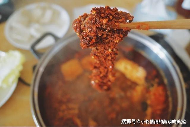 火锅中灵魂“麻辣牛肉”，辣椒面必须裹满，网友：不能让父母看到