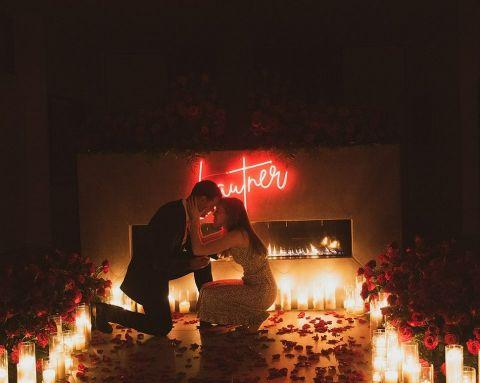 《暮光之城》狼人扮演者泰勒·洛特纳宣布订婚 烛光中求婚唯美浪漫