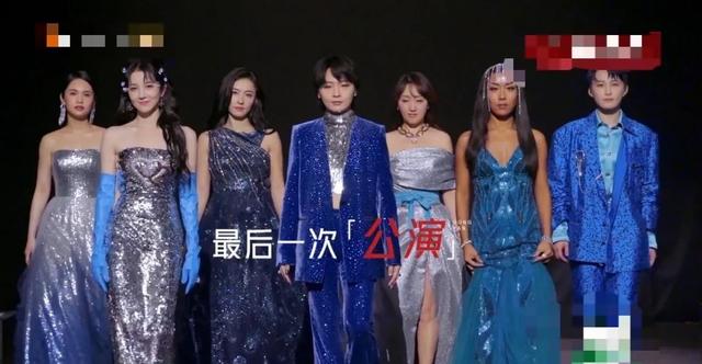 浪姐2总决赛造型一言难尽，杨丞琳丢了气质，李菲儿独自美丽