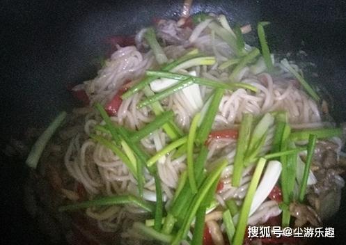 炒米粉时，不要直接下油锅，提前做好这2点，粉丝顺滑入味不粘锅