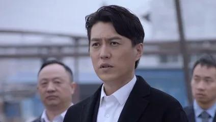 随着《富察皇后》走红，现搭档靳东出演新剧，再次触动“王爆”