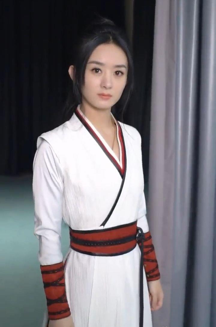 赵丽颖演14岁少女太违和？看到拍摄花絮，终于理解导演的审美