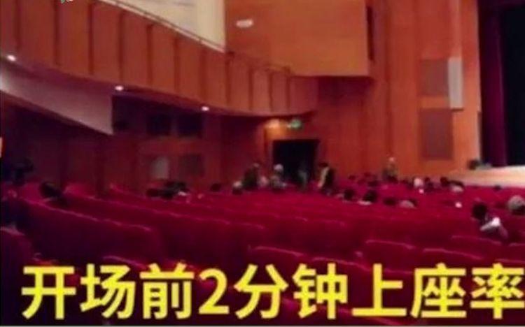 以为自己很红，博士夫妻大舞台办商演，却对着全场空座尬演一晚上