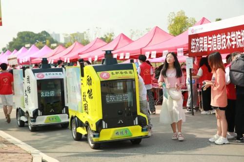 防疫又便捷！行深智能无人配送车＂双十一＂点亮多个校园