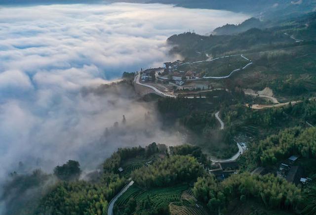 浮云缥缈 山霭苍苍 景宁山村如梦似幻