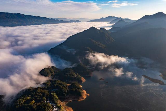 浮云缥缈 山霭苍苍 景宁山村如梦似幻