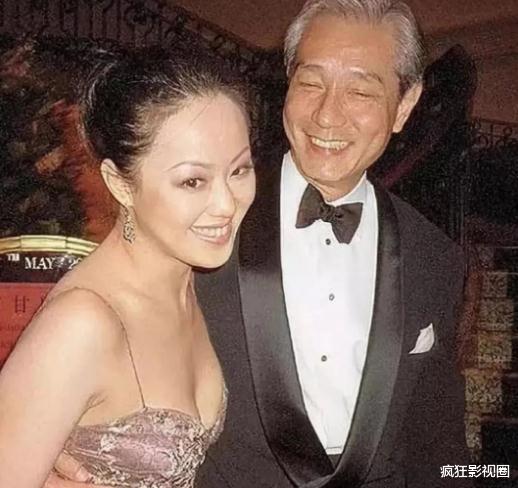 被前妻戴绿帽子，败光2亿家产，钟镇涛到底经历了什么？