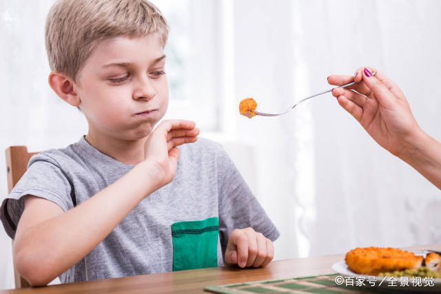 8岁孩子身高150，提醒各位家长：孩子积食有3种表现，莫忽视