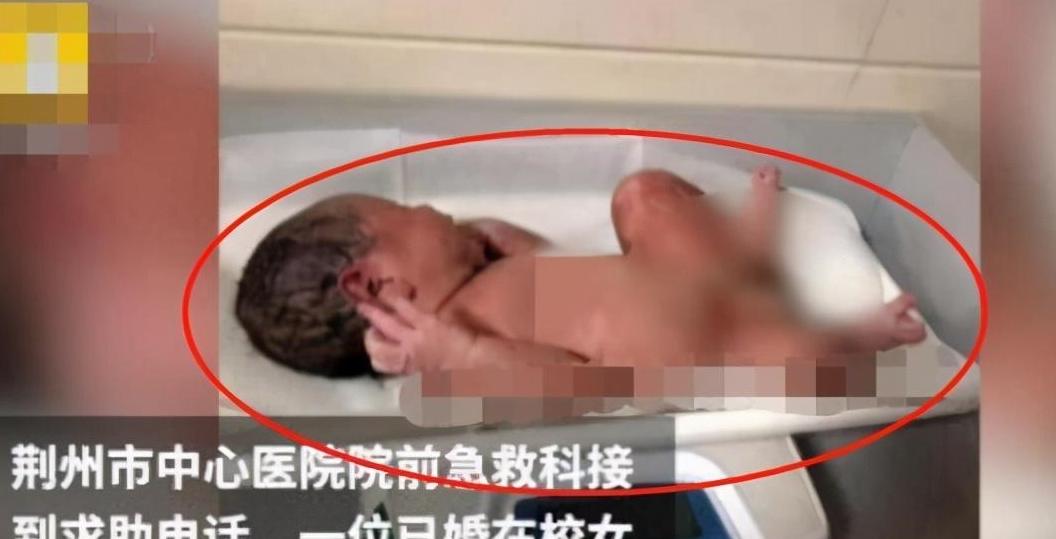 大三女生“宿舍产子”，生下9斤重男宝宝，舍友：这是第二胎了