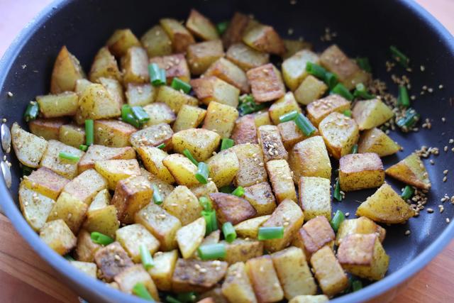 试试土豆这个做法，简单0失败，既当主食又当零食，当夜宵更棒哦