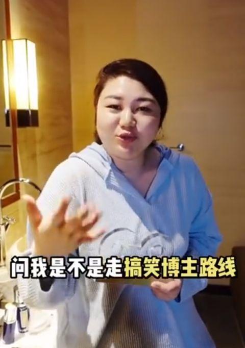 杨天真回应红毯造型被群嘲：大码女孩自我表达之路还很长