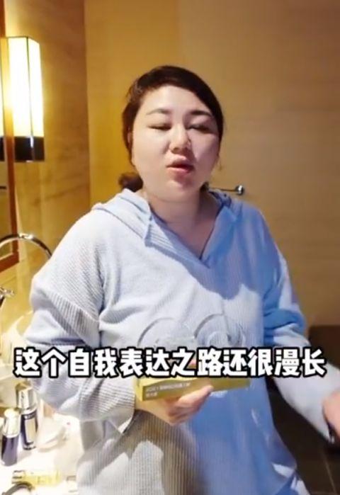 杨天真回应红毯造型被群嘲：大码女孩自我表达之路还很长