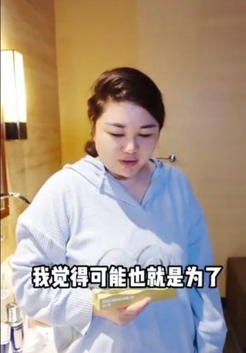 杨天真回应红毯造型被群嘲：大码女孩自我表达之路还很长