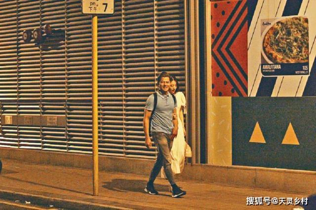 郭富城携小22岁娇妻过二人世界，方媛穿白裙，挽天王手臂小鸟依人