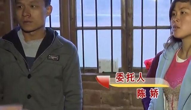 父母抛弃女儿21年，21年后女儿带着男友回乡下见家长，反被父母打