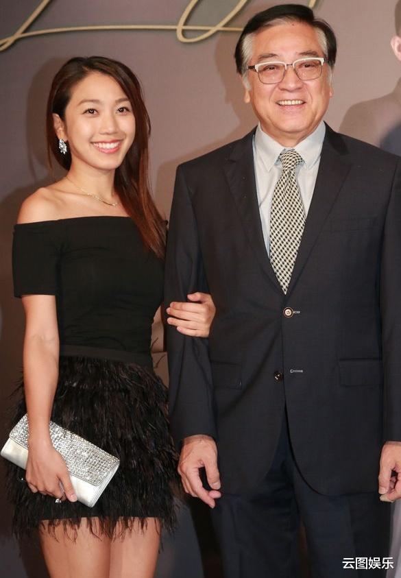 女儿入行12年演技终被肯定，秦沛感动大哭，很开心被称姜丽文爸爸