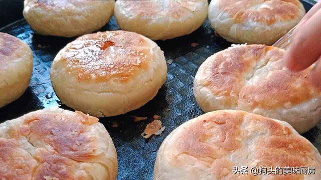 红豆酥饼的懒人做法，外面20块钱一斤，在家做成本不到5元，真香