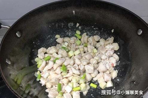 鸡肉这样炒，简直太好吃了，春天要常吃，增强体质，不闹病不发胖