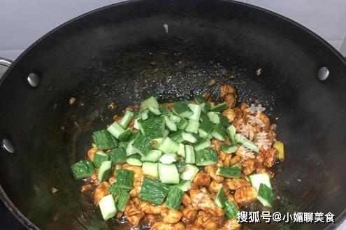 鸡肉这样炒，简直太好吃了，春天要常吃，增强体质，不闹病不发胖