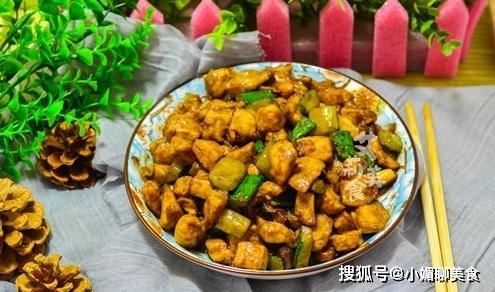 鸡肉这样炒，简直太好吃了，春天要常吃，增强体质，不闹病不发胖