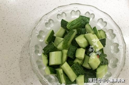 鸡肉这样炒，简直太好吃了，春天要常吃，增强体质，不闹病不发胖