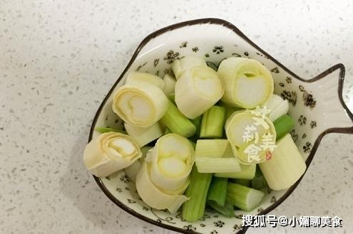 鸡肉这样炒，简直太好吃了，春天要常吃，增强体质，不闹病不发胖