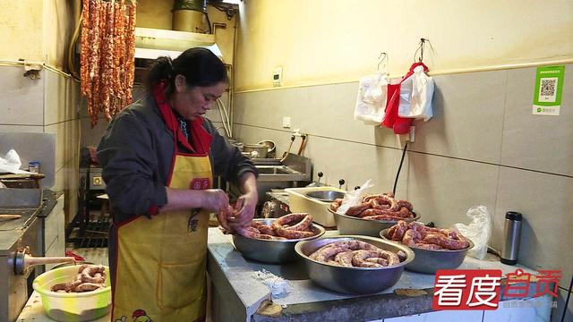 今年猪肉便宜了 自贡灌香肠热潮提前到来