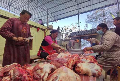 茂县：热闹杀年猪 欢乐庆丰收