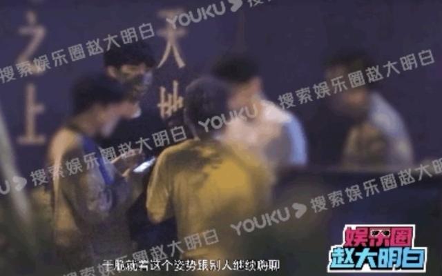 于朦胧街边和女生举止亲密被拍，曾出演三生三世白真，坐等回应